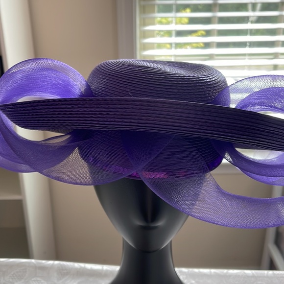 GORGEOUS PURPLE HAT WITH NECK STRING - Picture 4 of 9